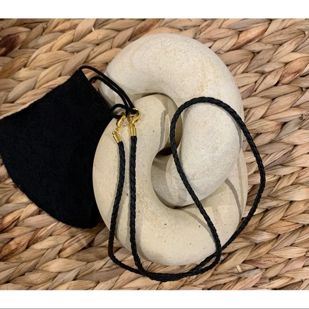Black chain for masks or sunglasses